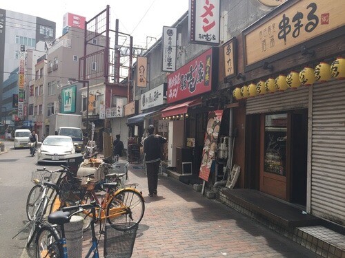 西日暮里駅前の風景