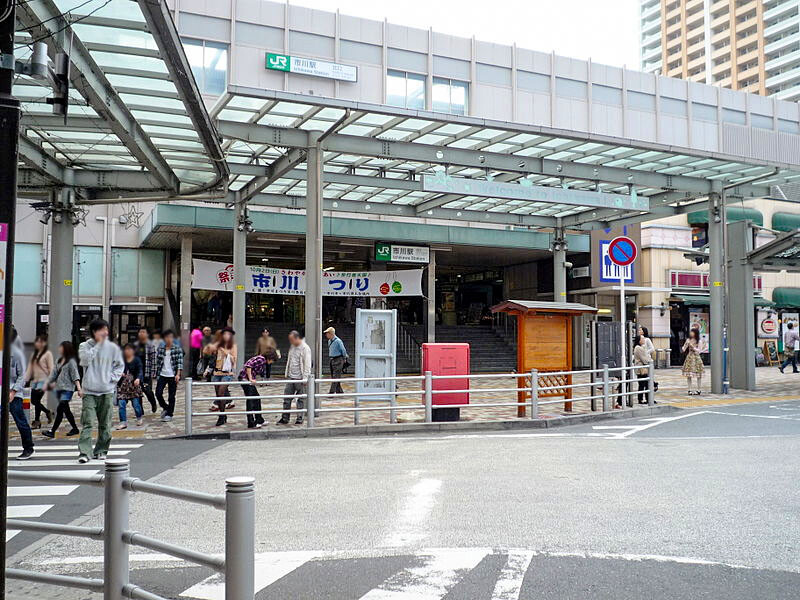 市川駅の外観