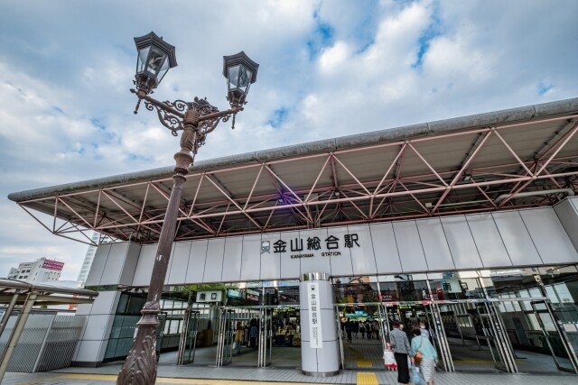 金山駅の外観