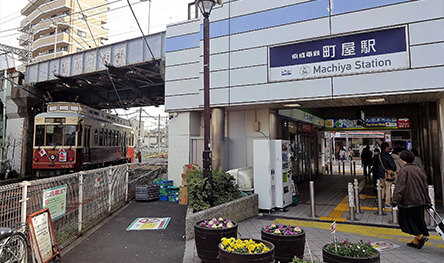 町屋駅(外観)