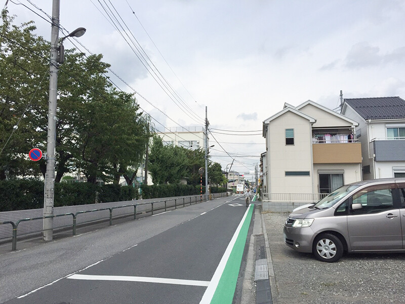 六町駅西側の平坦な道