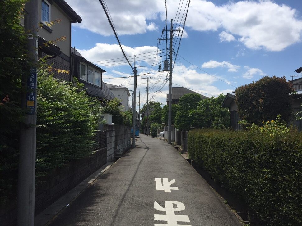 田無駅南口　住宅街の狭い道