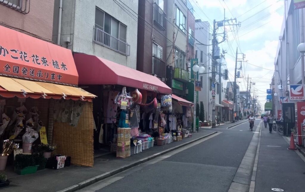 京成高砂駅-レトロな雰囲気の商店街-1024x644