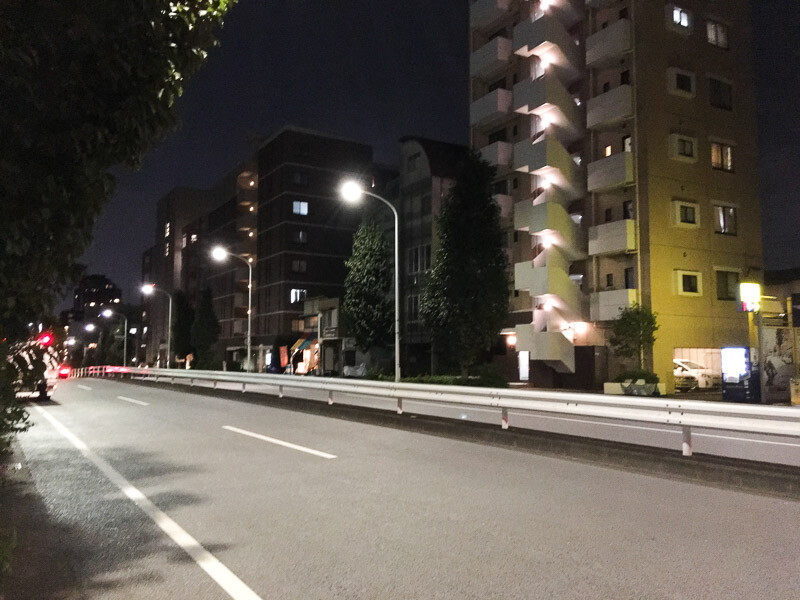 代々木上原駅　夜の大通り