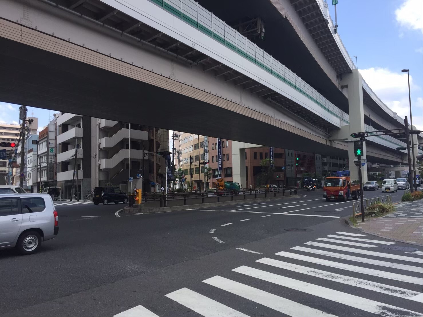 板橋本町駅前