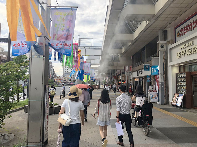 巣鴨駅前の商店街