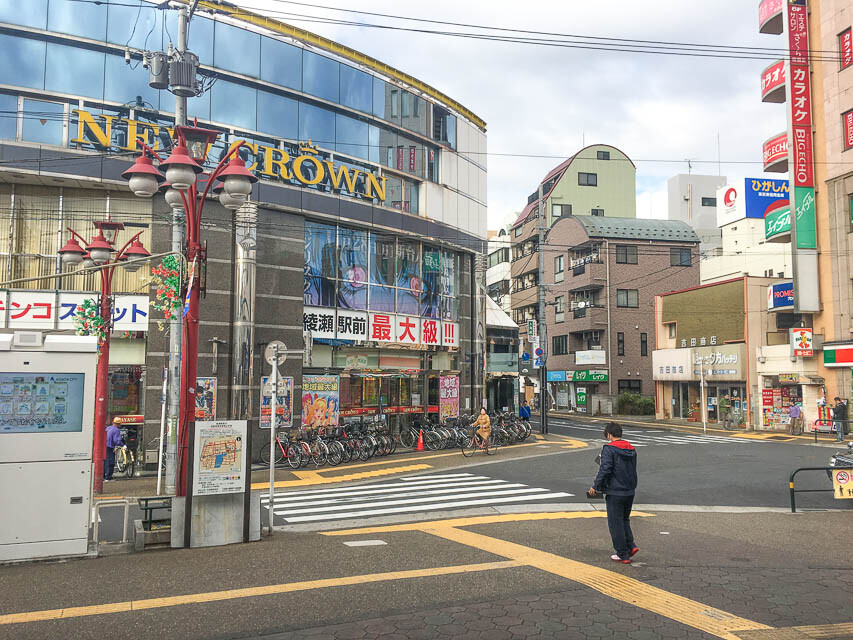 綾瀬駅前のパチンコ屋