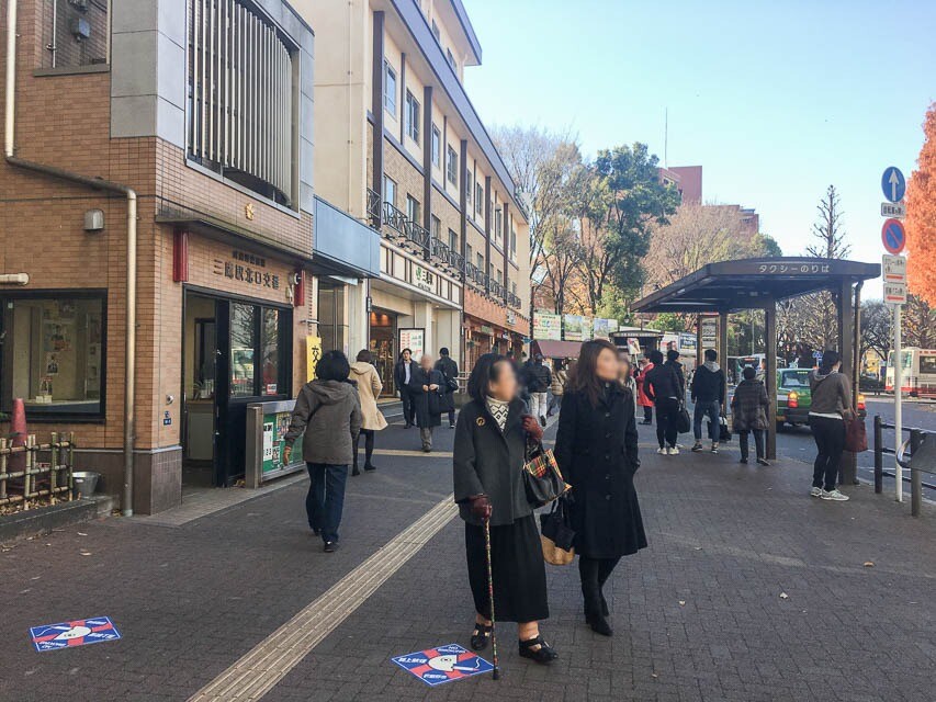 三鷹駅北口1