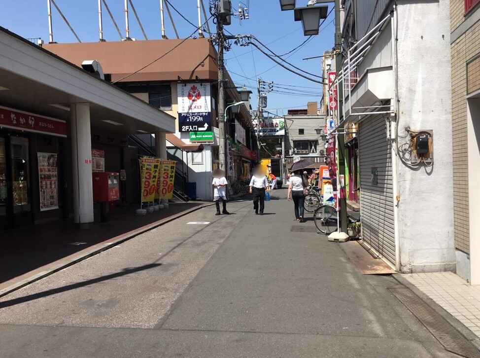 椎名町駅北口前の通路