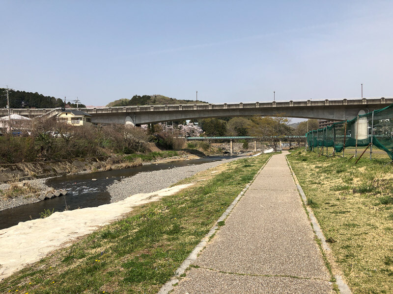 飯能駅周辺の入間川の川岸