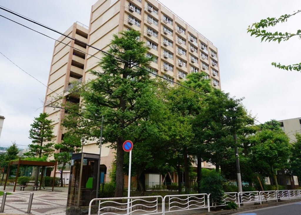 東陽町駅の南側川沿いの団地