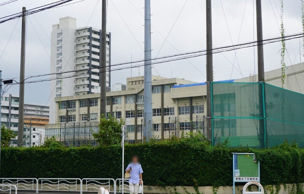 東陽町駅の北側東陽小学校