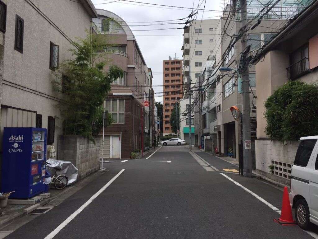 白山駅中の路地