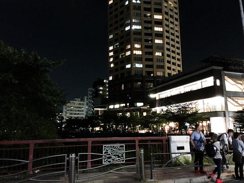 中目黒駅の夜の雰囲気