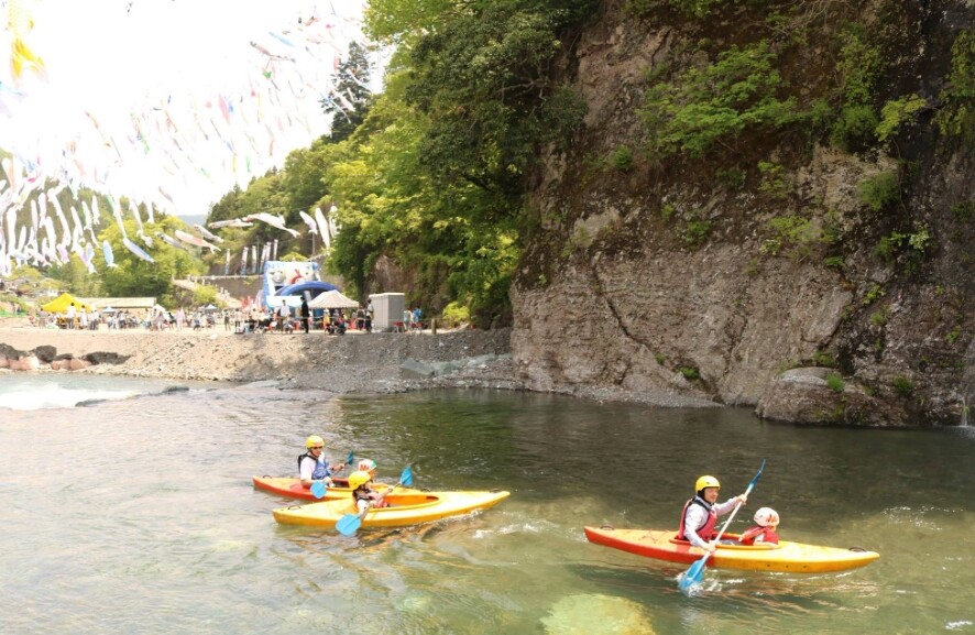 神流川のボート遊び