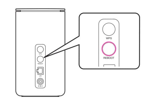 ドコモhome5Gの再起動は「REBOOT」ボタンを1秒以上押すとできる