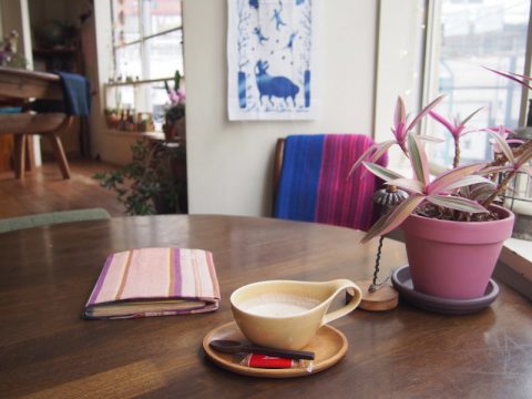 【cafe Stay Happy】旅先で出会うようにつながれるカフェ